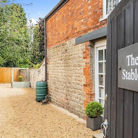 2 Bedroom Cottage In Old Town Swindon Extérieur photo