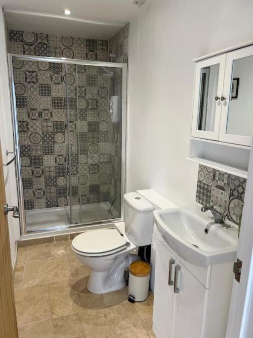 2 Bedroom Cottage In Old Town Swindon Extérieur photo